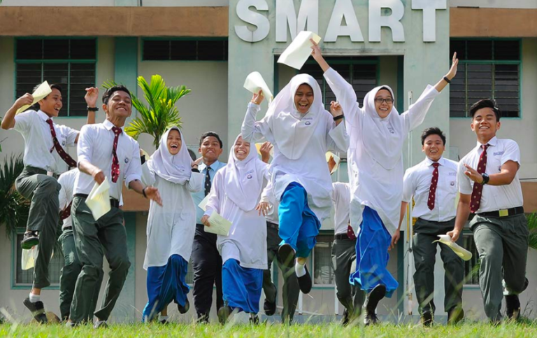 Karangan SPM Melahirkan Pelajar Cemerlang